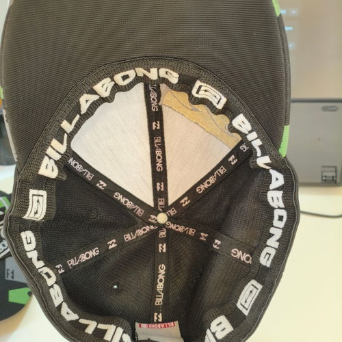Billabong men's hat one size like new, black and green