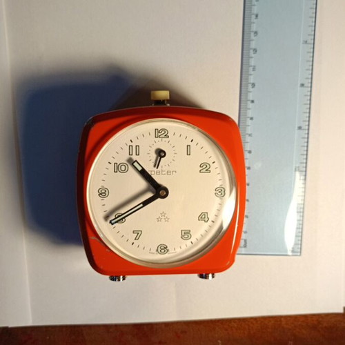 Peter analog table clock used