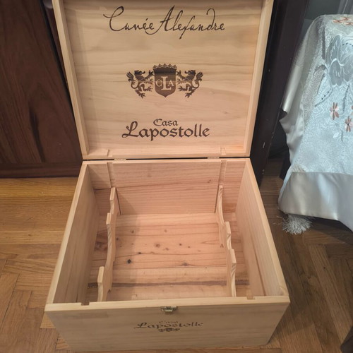 Wooden drinks box like new with compartments