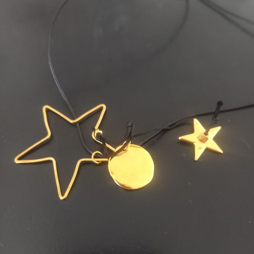 Pendant like new with subtle black and gold details