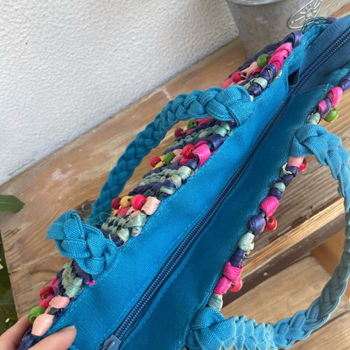 Straw shoulder bag like new, multicolored with beads