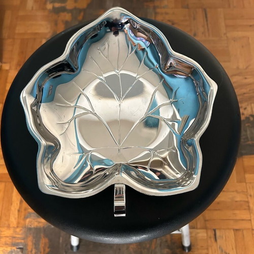 Serving dish for nuts like new