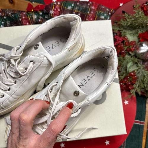 Seven white athletic shoes used, size 37