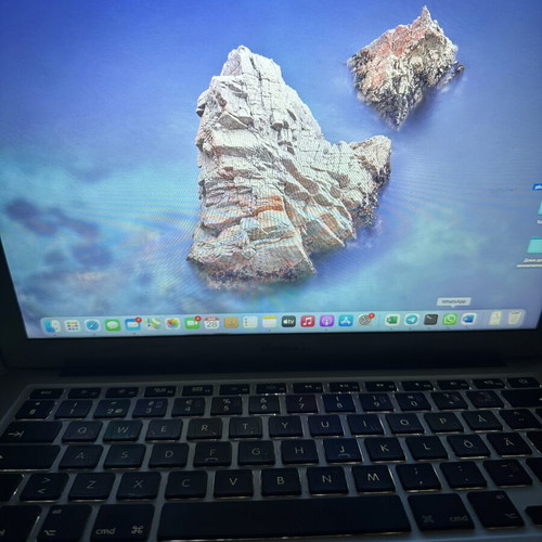 Apple MacBook Air 13" 2017 Intel i5 8GB RAM used