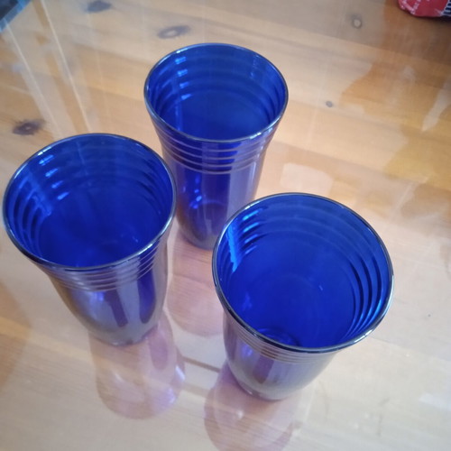 Large water glasses set of 3 like new