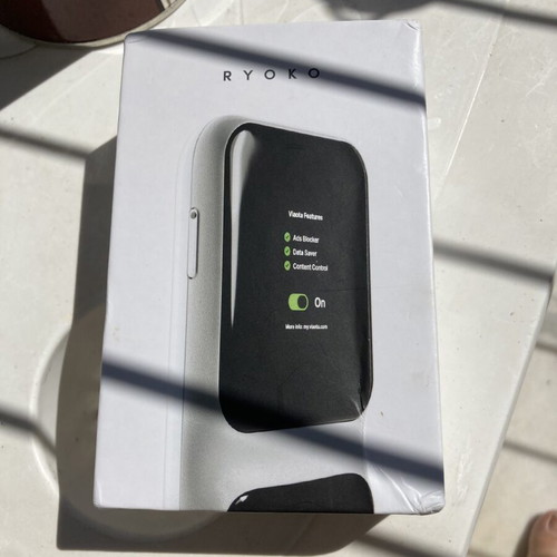 Ryoko Portable 4G LTE Wi-Fi Router with Color Display and Battery