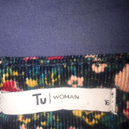 Corduroy floral skirt size large like new, cotton with pockets