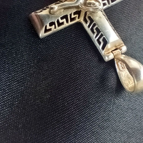 Large silver cross like new