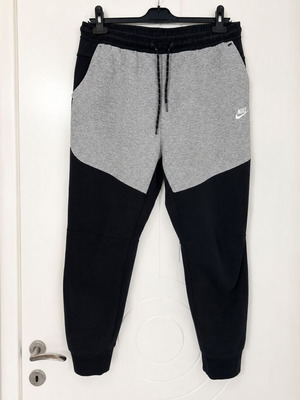 Nike Tech Fleece παντελόνι μεταχειρισμένο, γκρι και μαύρο, μέγεθος M