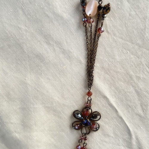 Vintage women's pendant in excellent condition