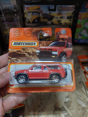 Matchbox 1985 Nissan Pathfinder toy car