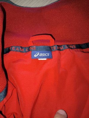 asics ζακέτα - μπουφάνακι, νούμερο S, σε άριστη κατάσταση.