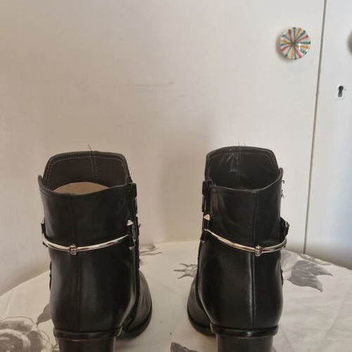 8 by YOOX black leather ankle boots used, size 40