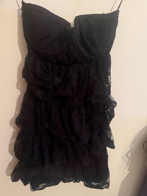 Short dress with lace like new, black