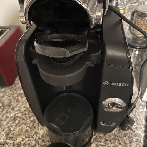 Bosch Tassimo Coffee Maker like new with descaling accessory and teapot