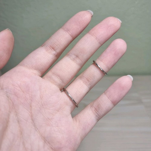 Double ring with chain like new, silver stainless steel