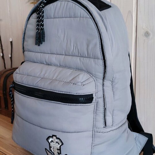 Bershka floppy backpack like new, grey quilted fabric