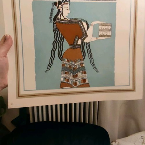 Mycenaean colored paintings used from frescoes and golden offerings