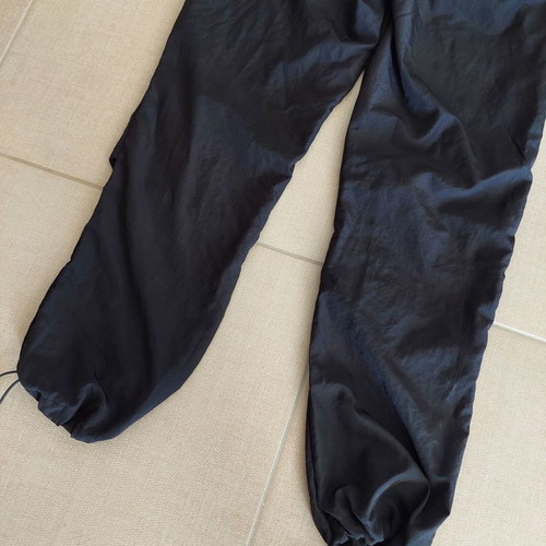 Reline cargo black pants used with elastic waist and ankles
