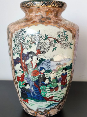 Large Chinese Satsuma vase like new