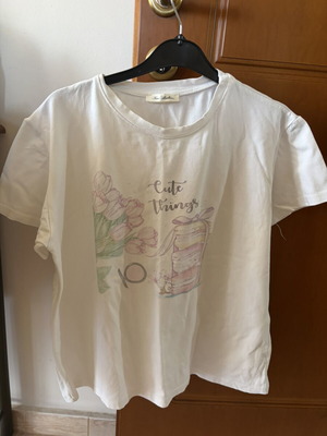 T-shirt white, like new, one size