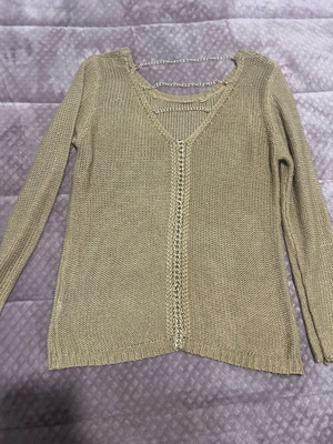 Mustard knitted blouse with chain on back like new, S/M