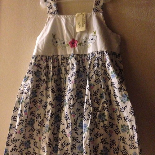 Floral dress with embroidered flowers size 4, vintage 90s