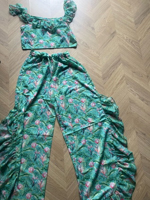 Set Iraida like new, top and elastic waist pants one size