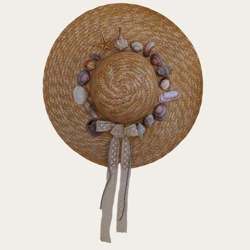 Straw hat handmade with real shells