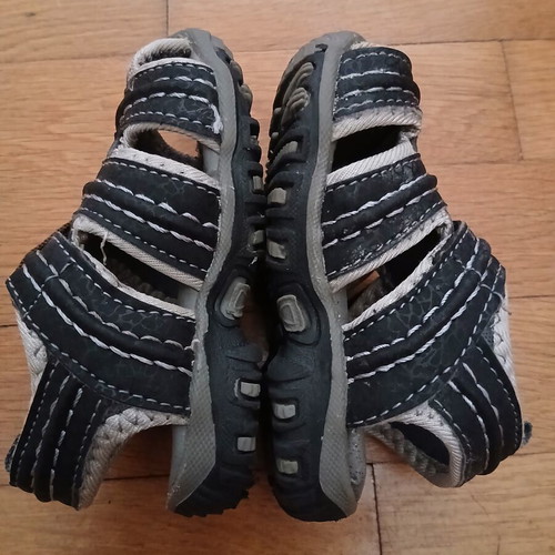 Tengrui children's sandals size 20 like new, black and grey