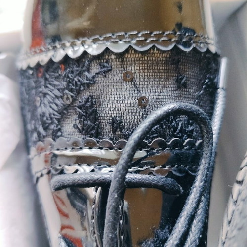 Black women's shoes with embroidery and patent leather new