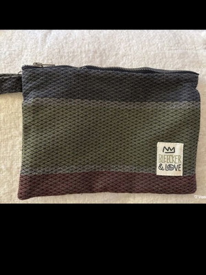 Bleecker and Love women's toiletry bag like new, green