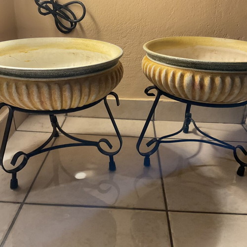 Set of 2 handmade ceramic flowerpots with metal stands