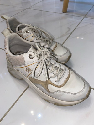 Tommy Hilfiger Sneakers μεταχειρισμένα, γυναικεία, νούμερο 36, μπεζ