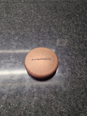 Mac bronzer compact like new, gold