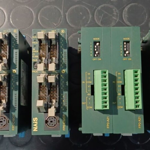 Plc Nais FPO series like new, package with analog units and power supply