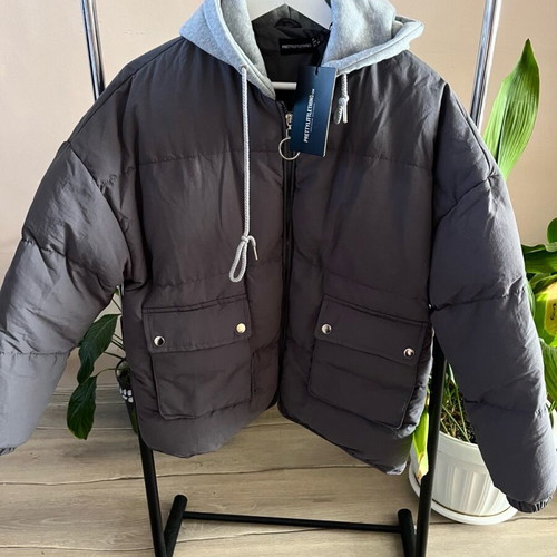 Pretty Little Thing women's oversized puffer jacket new, size 34, gray