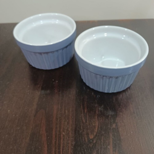 Set of 2 small heatproof dishes like new