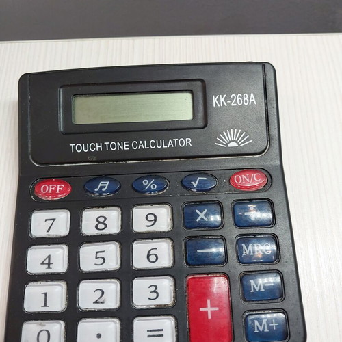 Small calculator like new with visible letters