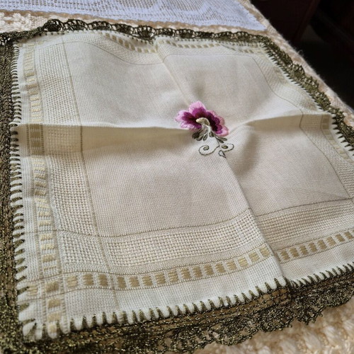 Handmade crochet table linens set of 6, like new, white and other colors