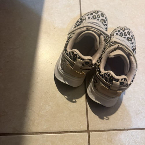 Fila girls' athletic shoes used, size 32, white beige