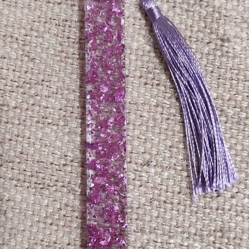 Handmade bookmark with resin and colorful tassel