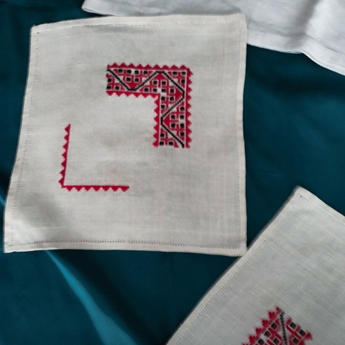 Tablecloth used 160x160 and six napkins 30x28