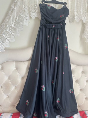 Φόρεμα Madame Shoushou μέγεθος M, strapless με τριαντάφυλλα