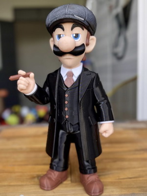 Luigi Shelby collectible 3D figure 31cm like new