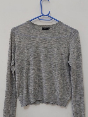 Zara sweater like new, size M, white and gray