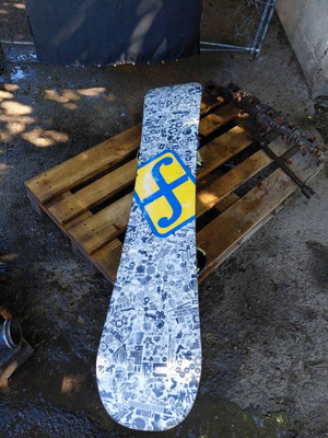 GNU Carbon Credit BTX snowboard like new