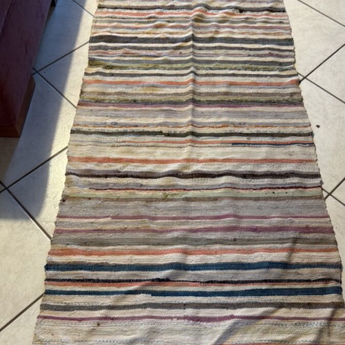 Rug used 2.80x0.78 m with hole and wear on the side