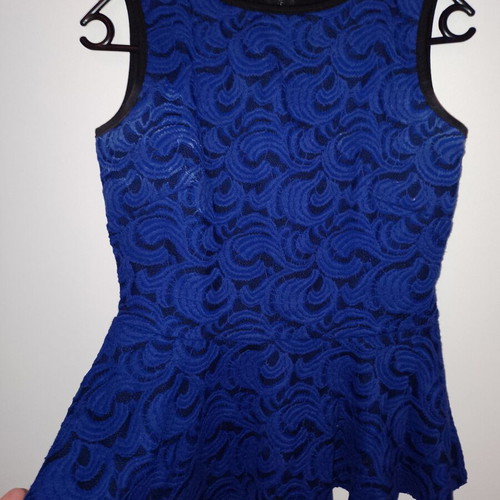 Desiree lace evening blouse like new, sleeveless with flounces