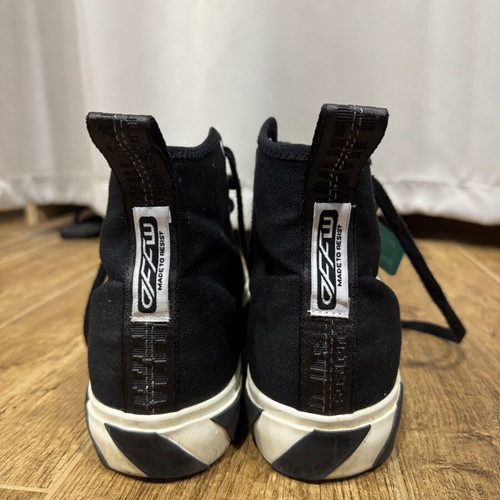 Off White shoes like new, size 45, black with box